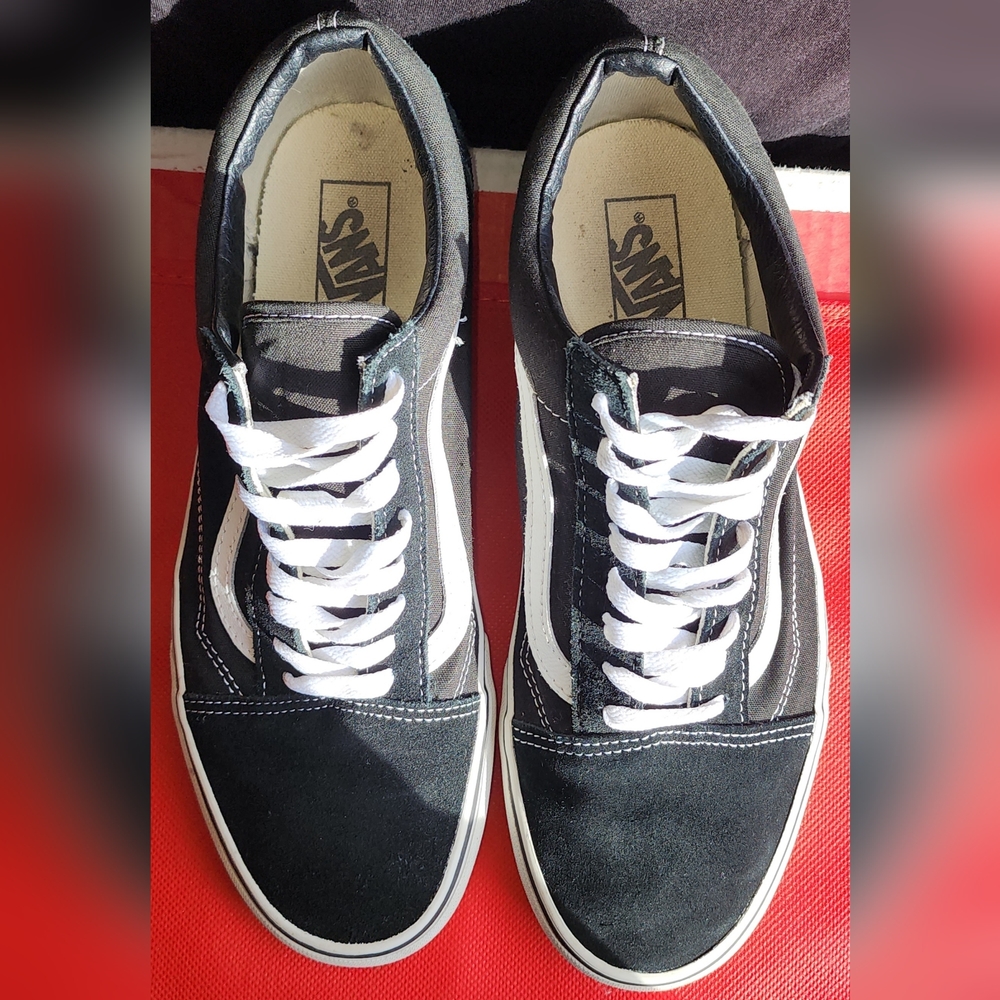 VANS CLASSIC LO SNEAKERS, SIZE 11.5,  COLOR BLACK/WHITE